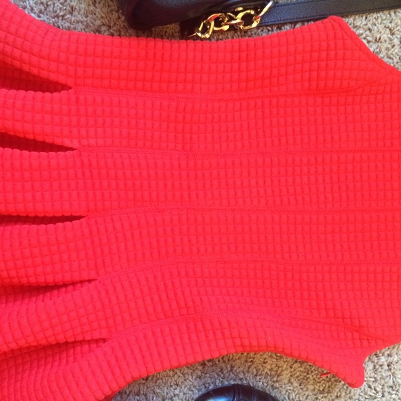 🎉2xHP- textured red drop-waist dress - Picture 4 of 4